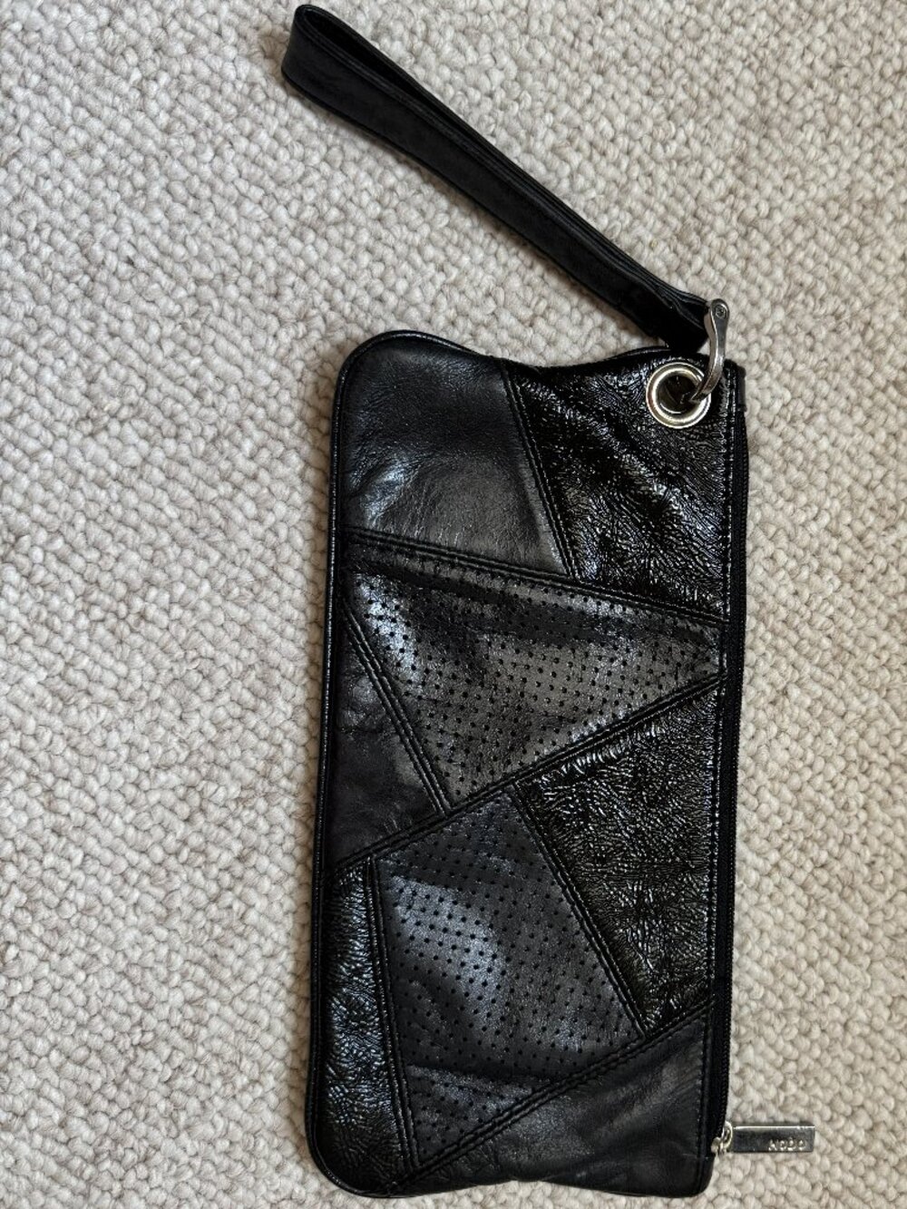 Hobo Vida Wristlet in black
